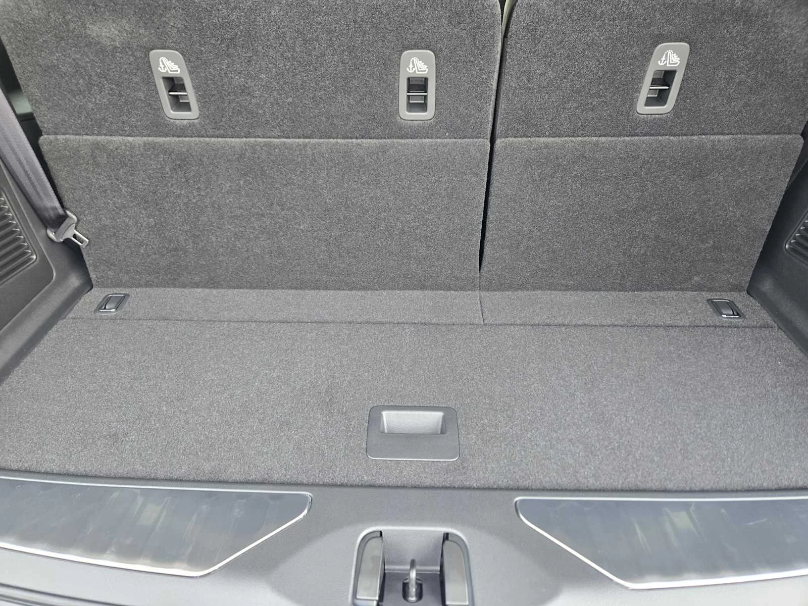 New 2026 RADIANT WHITE INFINITI Luxe 2WD image 20