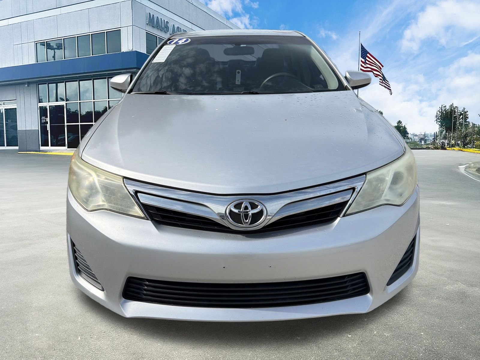 Used 2014 Silver Toyota LE image 10