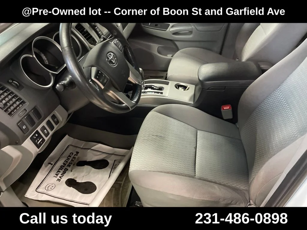 Used 2013 White Toyota Base image 14
