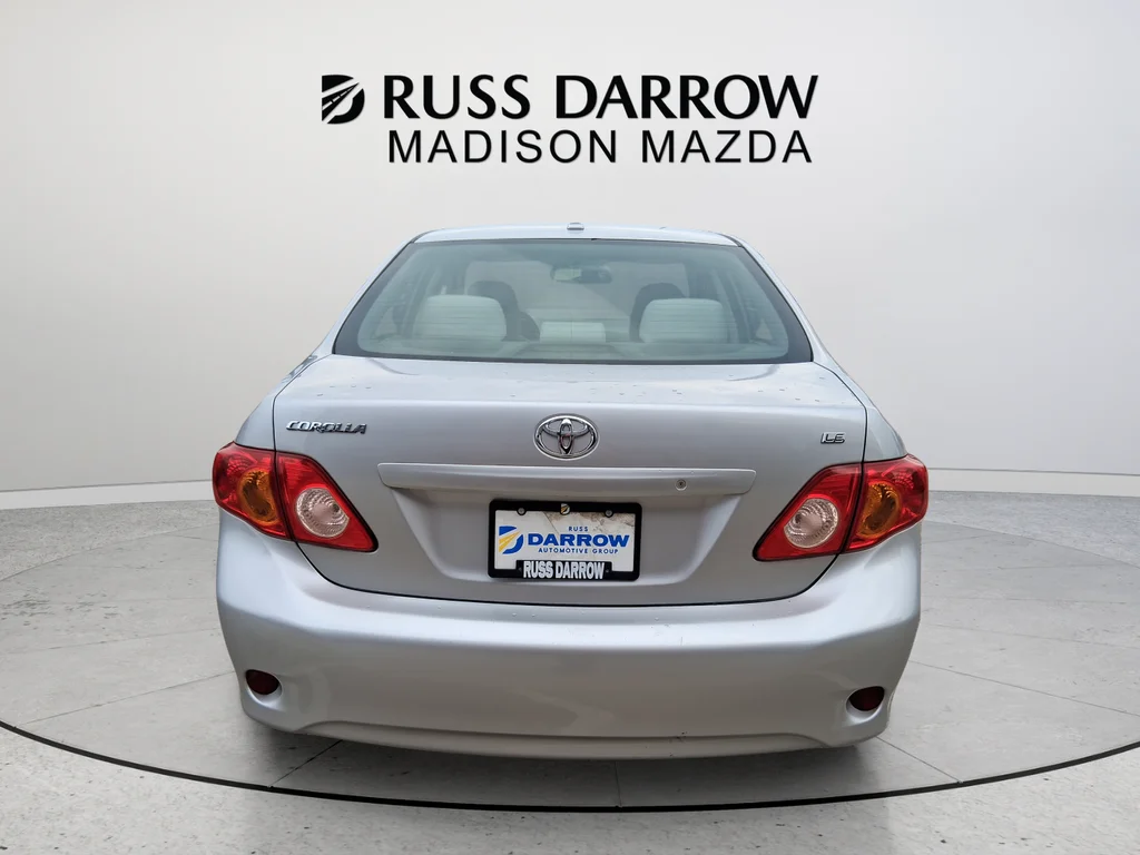 Used 2009 Silver Toyota LE image 4