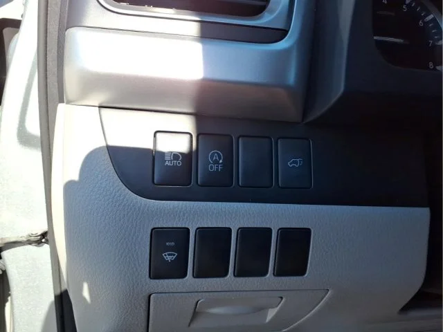 Used 2017 Silver Toyota XLE image 25