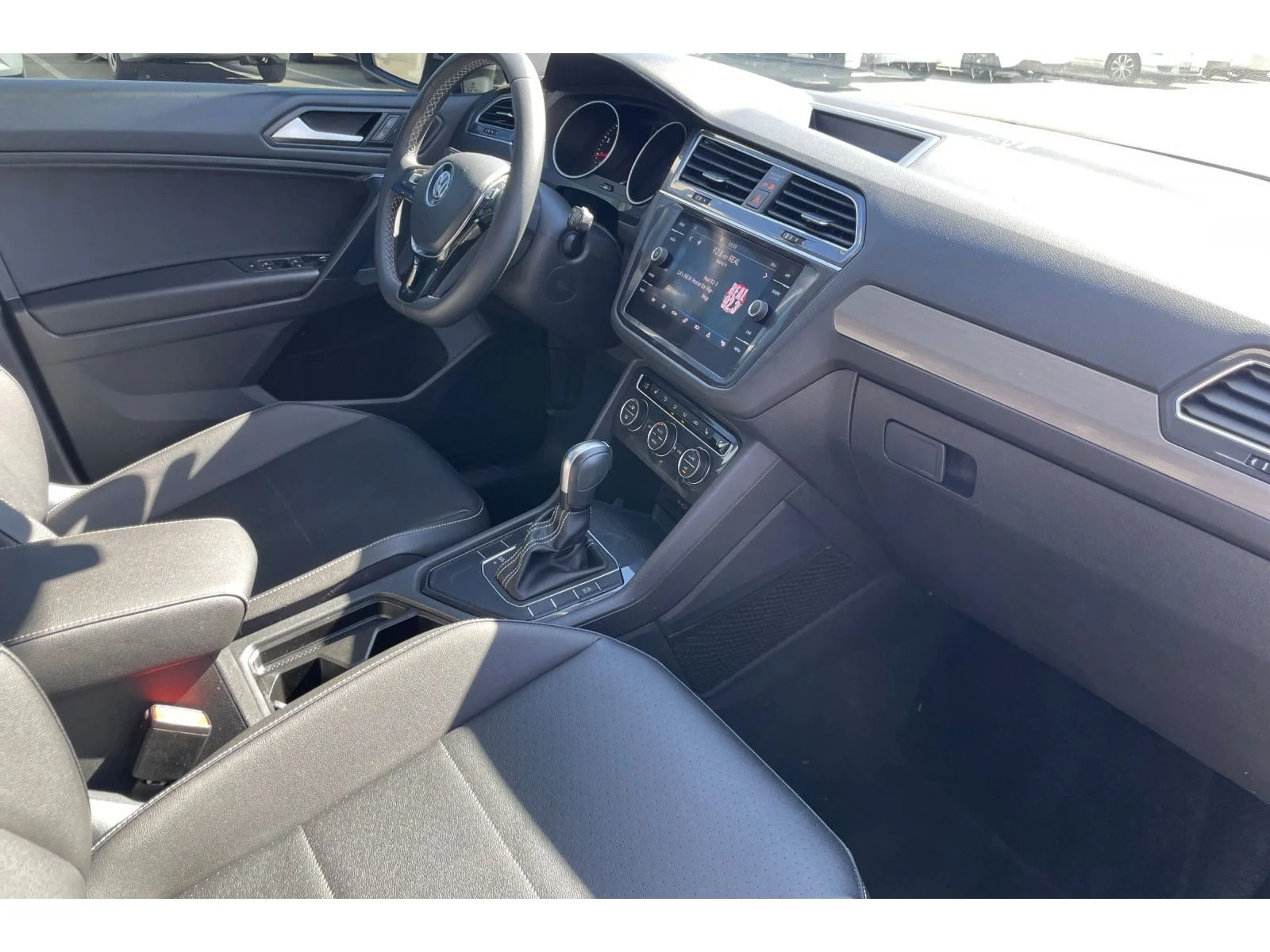 Used 2021 Pyrite Silver Metallic Volkswagen SE image 19
