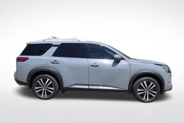Used 2023 Gray Nissan Platinum image 13