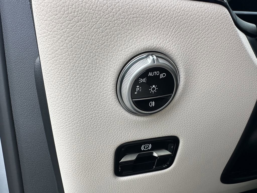 New 2026 Cirrus Silver Metallic Mercedes-Benz GLC 300 image 34