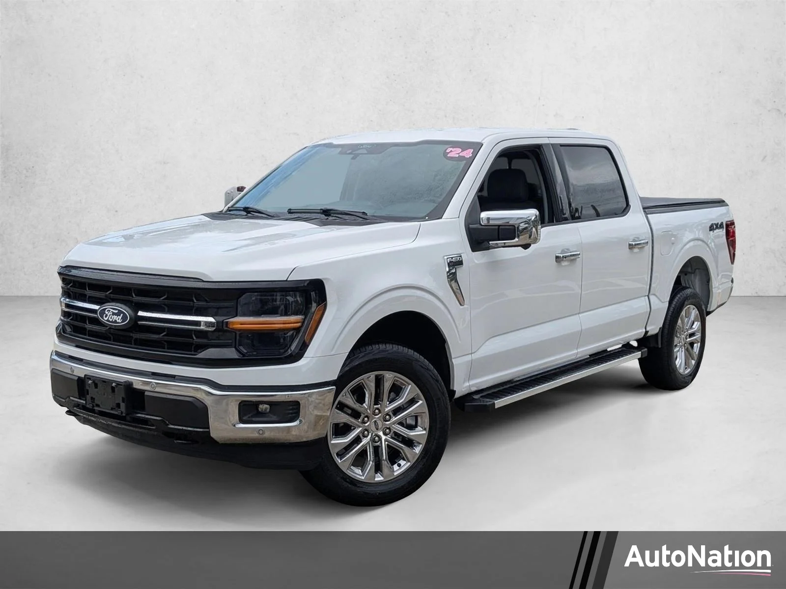 Used 2024 Oxford White Ford XLT image 1