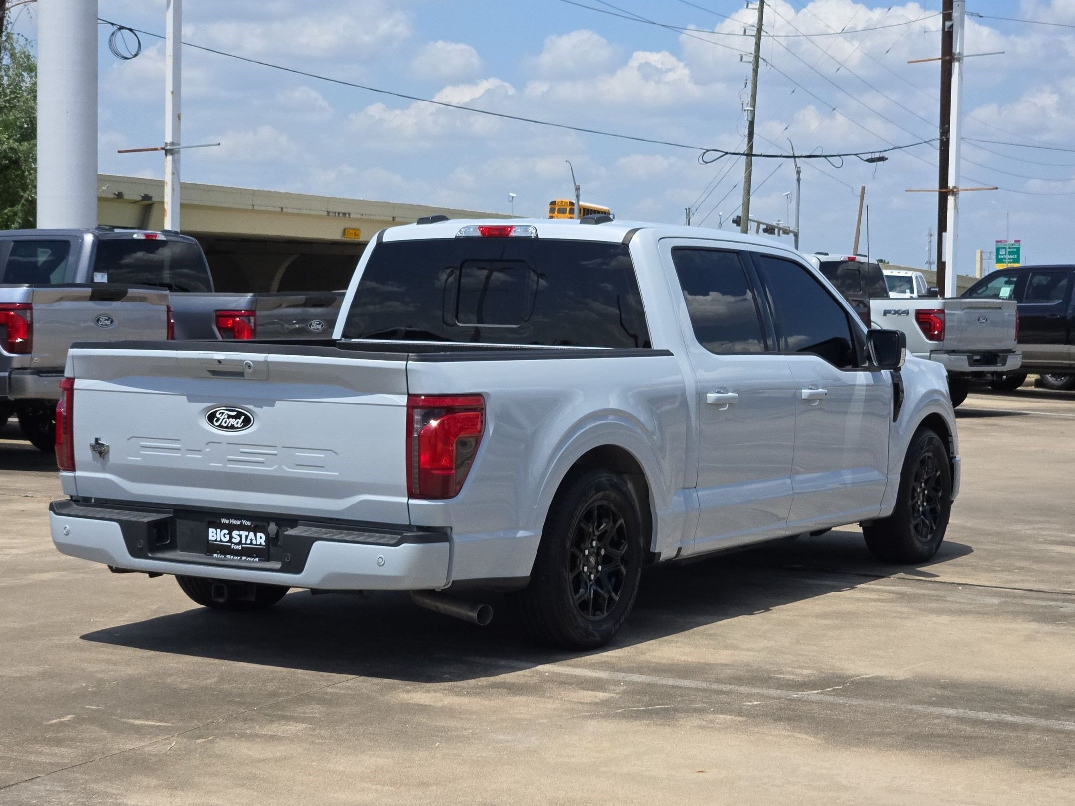 Used 2025 Blue Ford XLT image 3