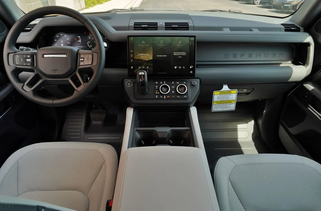 New 2026 Woolstone Green Land Rover S image 9