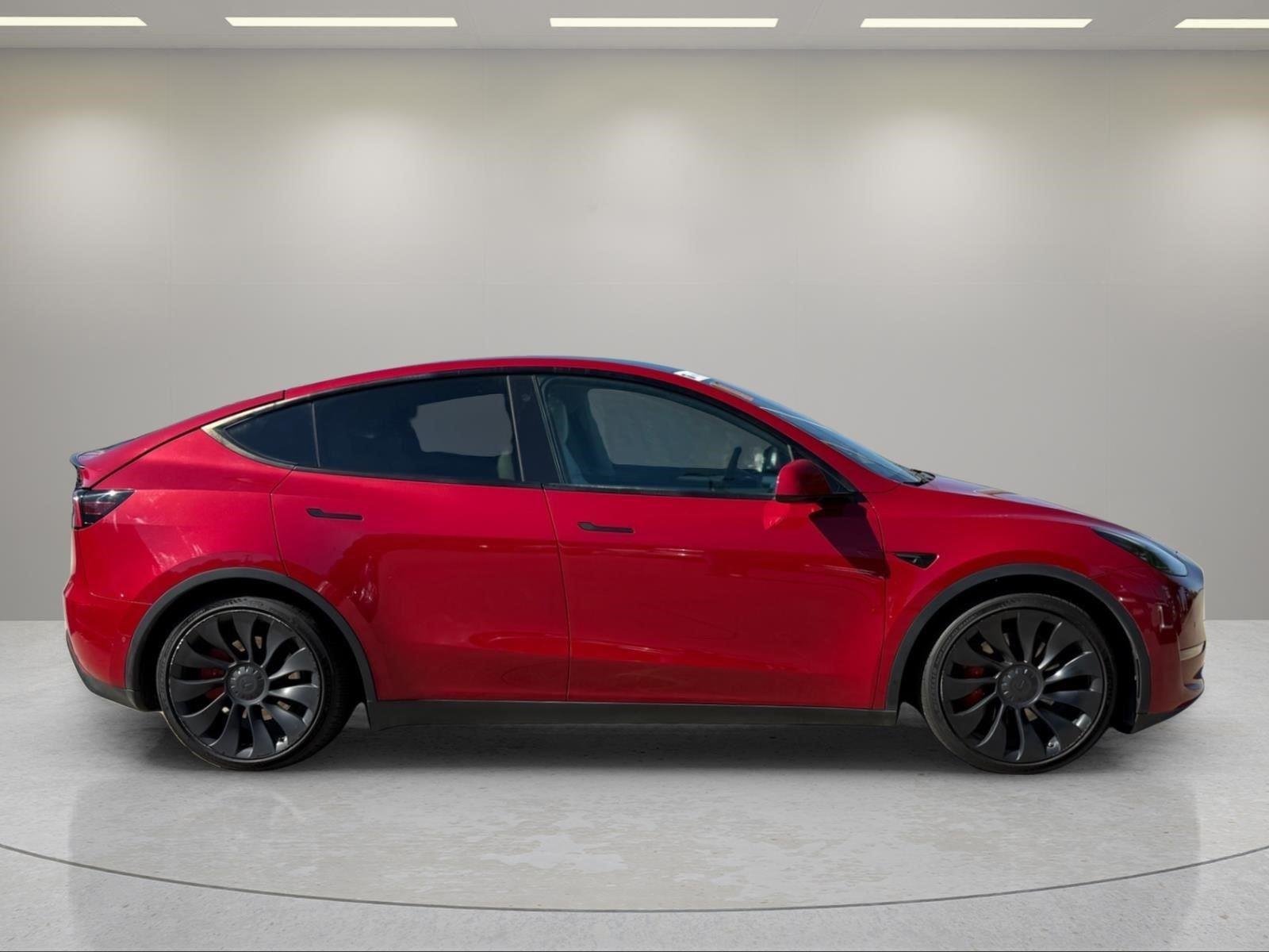 Used 2022  Tesla Performance image 4