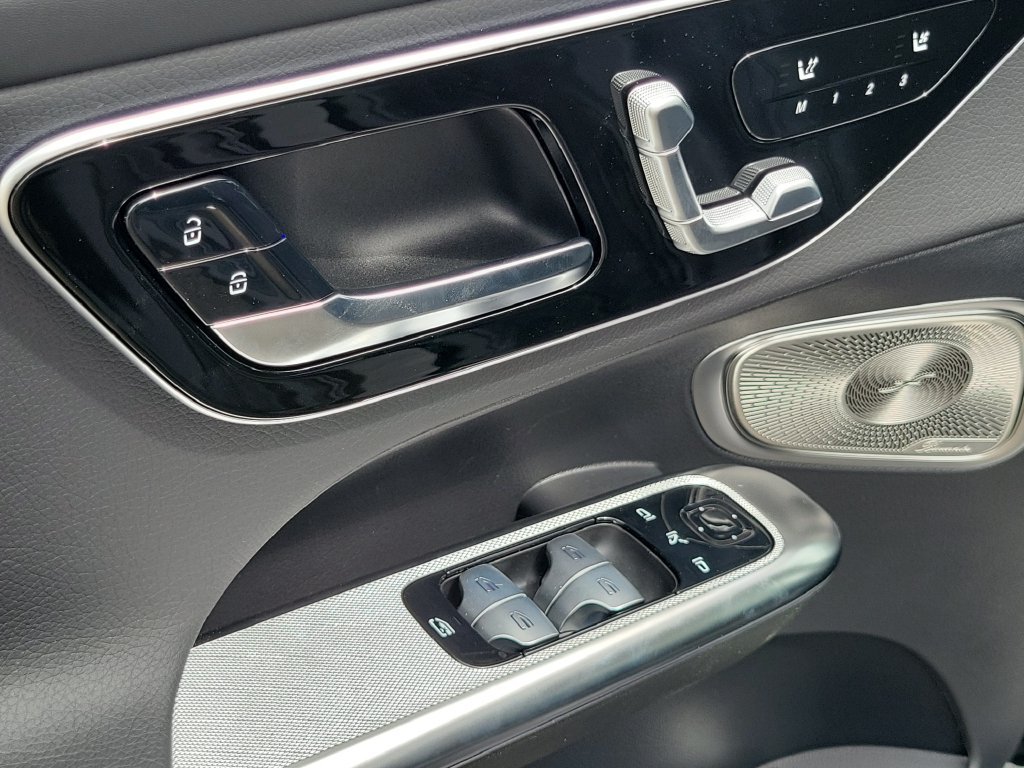 New 2027 Black Mercedes-Benz GLC 300 image 14