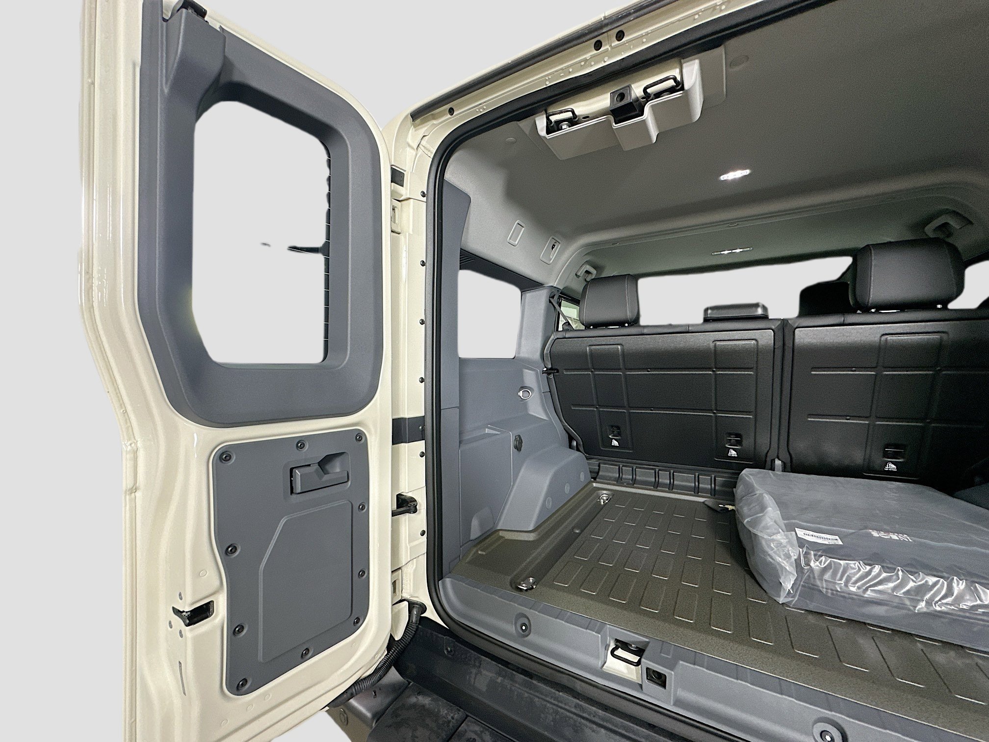 New 2025 Scottish White INEOS Fieldmaster Edition image 43