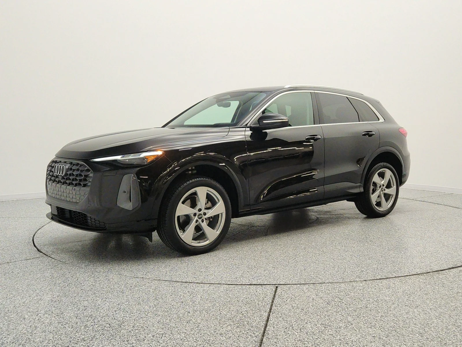 Luxury Loaner 2025 Q5 SUV