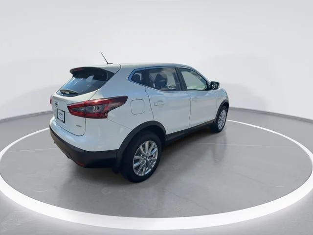 Used 2021 White Nissan S image 8
