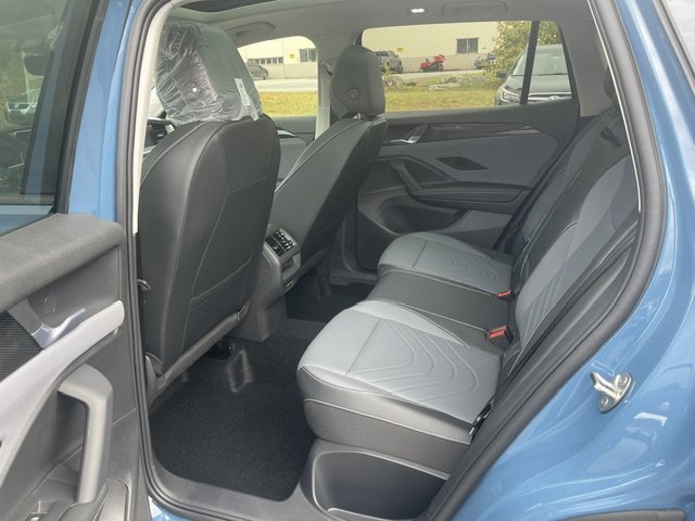 New 2026 Monterey Blue Pearl Volkswagen 2.0T SE image 6
