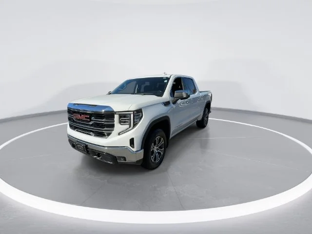Used 2025 White GMC SLT image 4