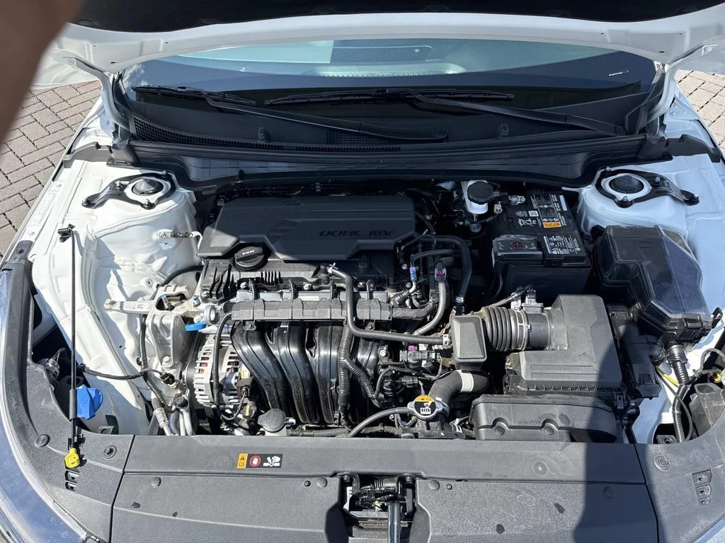 Used 2025 White Kia LXS image 10