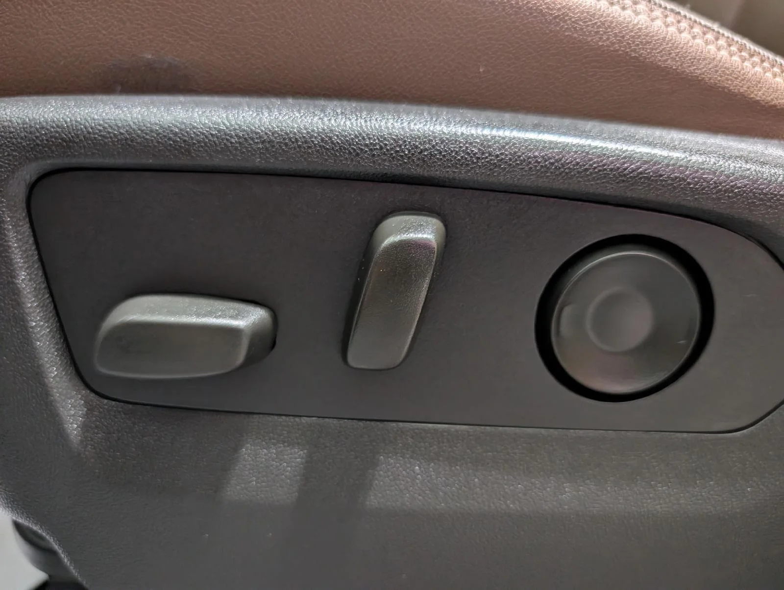 Used 2022 Iridescent Pearl Tricoat Chevrolet High Country image 23