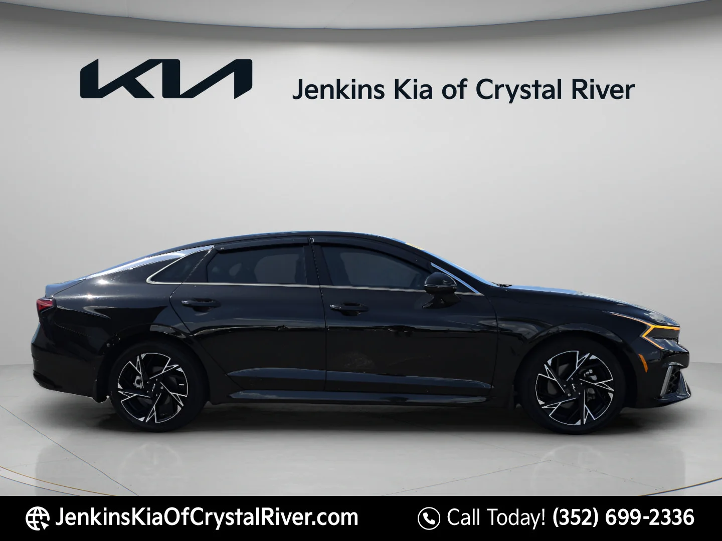 Used 2025 Aurora Black Pearl Kia GT-Line image 3