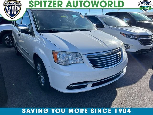 Used 2013 White Chrysler Touring-L image 1