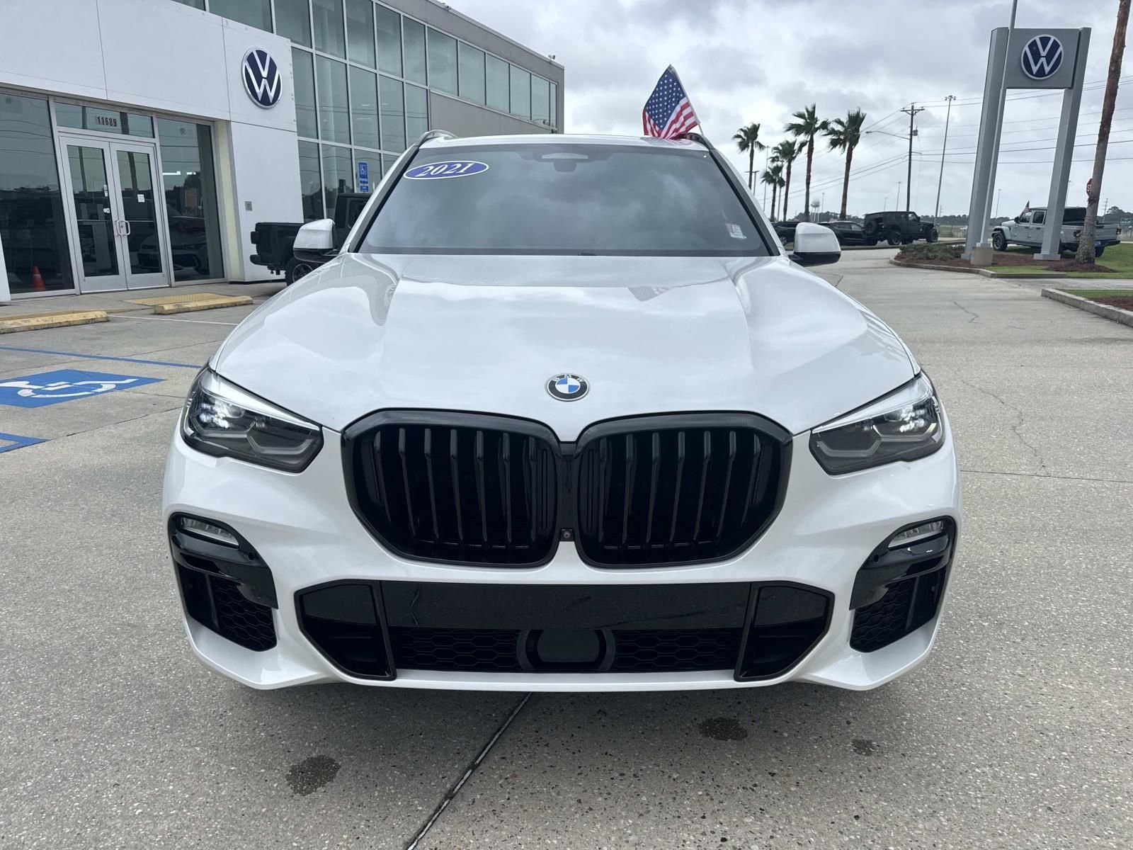 Used 2021 White BMW xDrive40i image 2