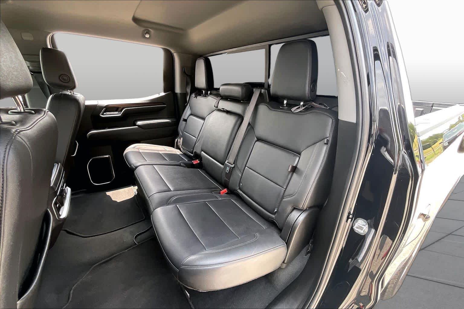 Used 2024 Onyx Black GMC SLT image 19