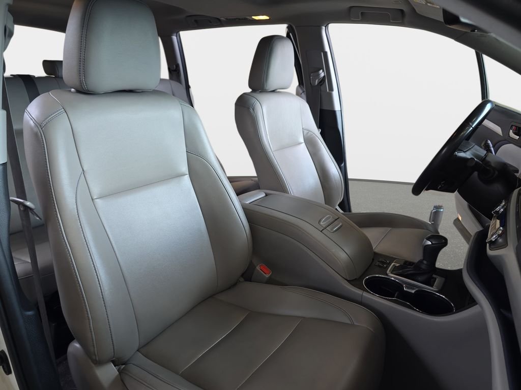 Used 2019 White Toyota XLE image 12
