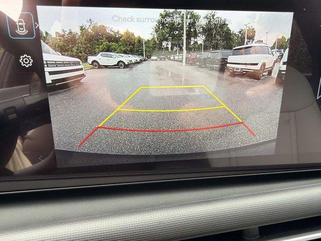 New 2027 Green Hyundai SE FWD image 26