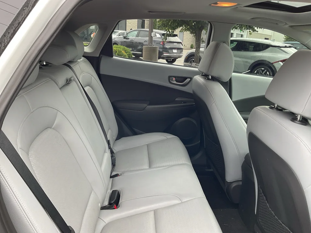Used 2019 Chalk White Hyundai Limited image 13