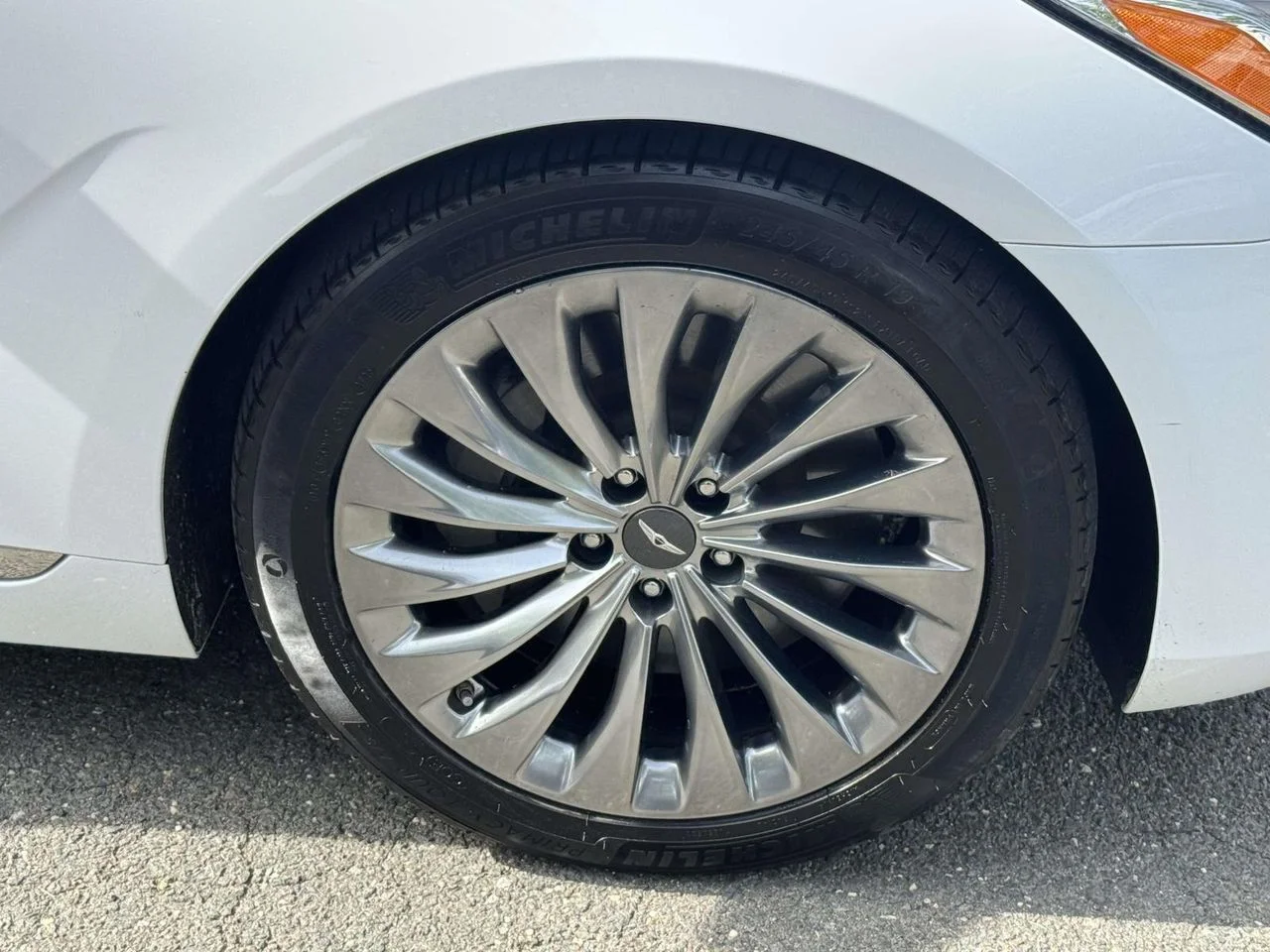 Used 2018 Casablanca White Genesis 3.3T Premium image 10