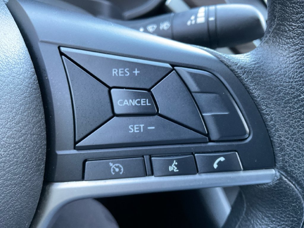 Used 2025 White Nissan 2.5 SV image 34
