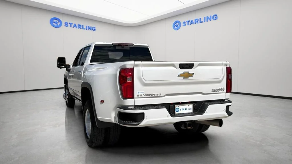 Used 2024 Iridescent Pearl Tricoat Chevrolet High Country DRW image 7
