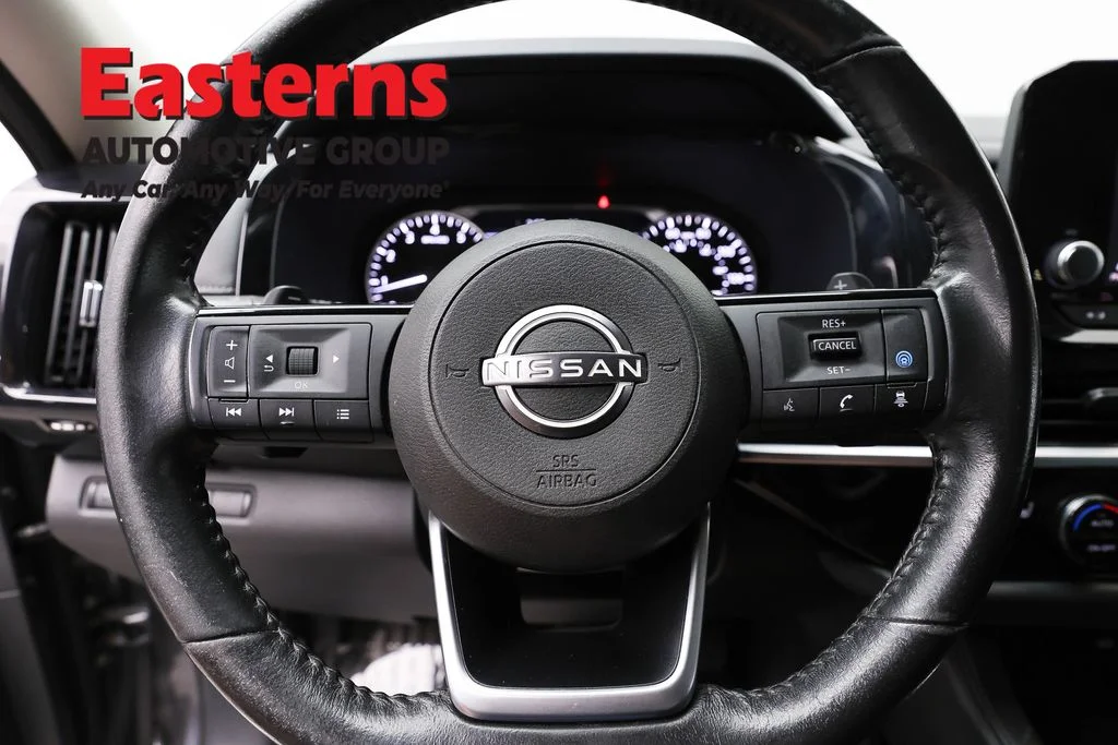 Used 2022 Gray Nissan SV image 10