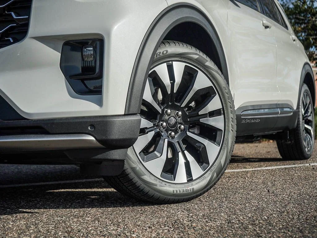 New 2026 Star White Metallic Tri-Coat Ford Platinum™ image 5