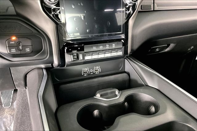 New 2026 Diamond Black Crystal Pearl-Coat Exterior Paint RAM Big Horn image 6