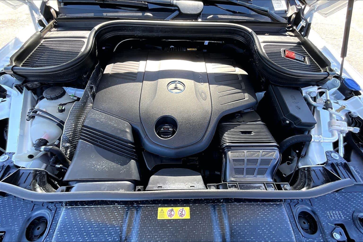 Certified Used 2025 MANUFAKTUR Moonlight White Metallic Mercedes-Benz GLE 450 image 32