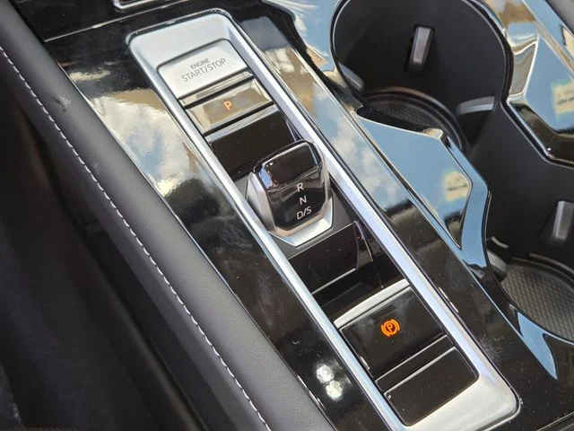 2026 Volkswagen Atlas SE w/Tech - Photo 14