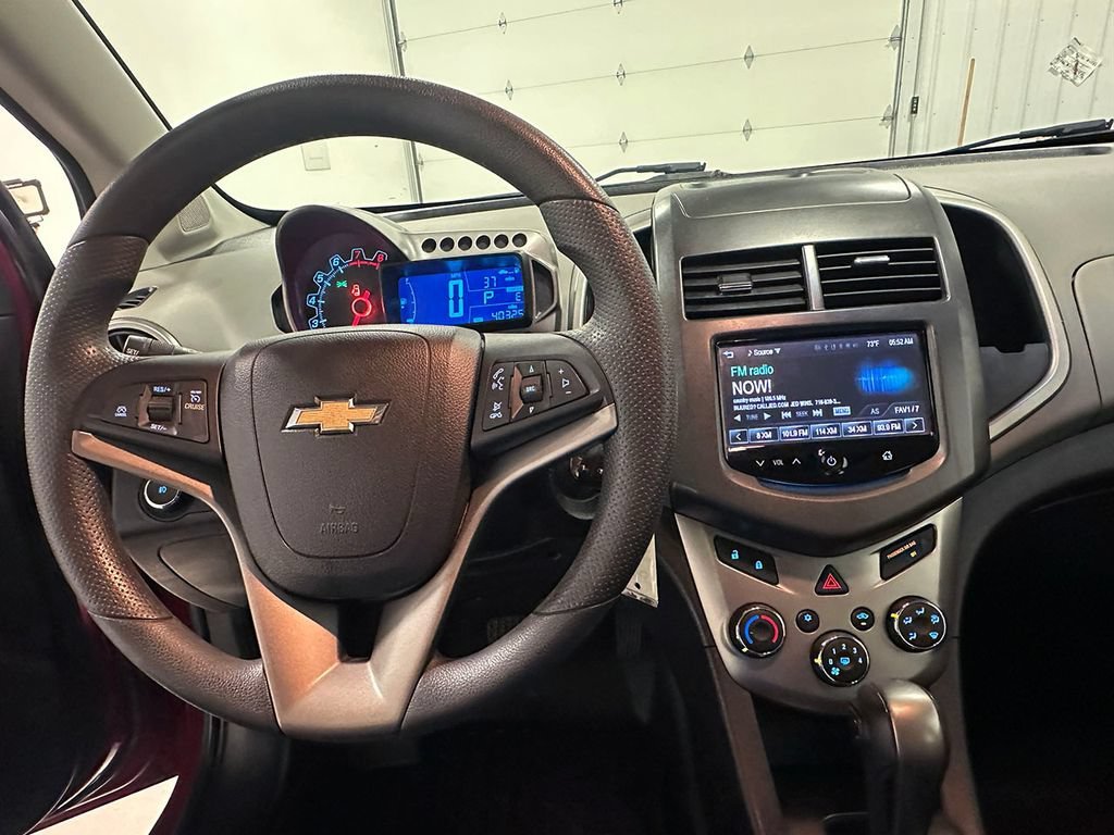Used 2014 DEEP MAGENTA METALLIC Chevrolet LT image 33