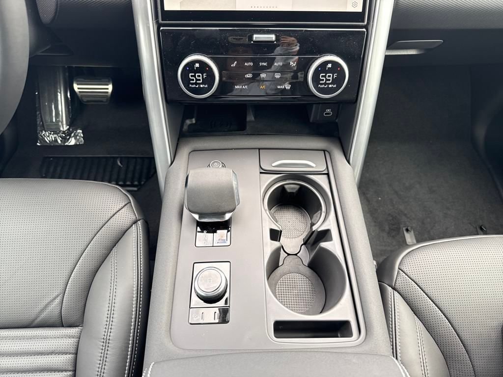 Used 2025 Black Land Rover Dynamic SE image 26