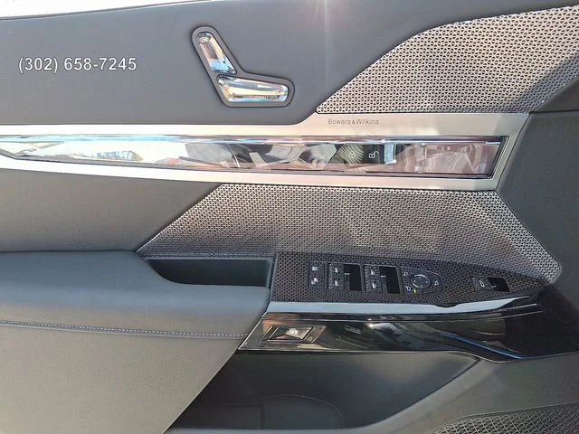 2026 BMW 7 Series 750e - Photo 11