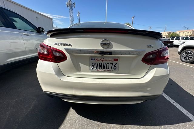 Used 2017 White Nissan 2.5 SR image 5