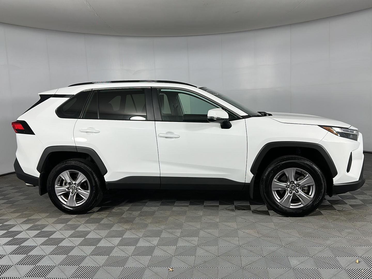 Used 2025 Ice Cap Toyota XLE image 26