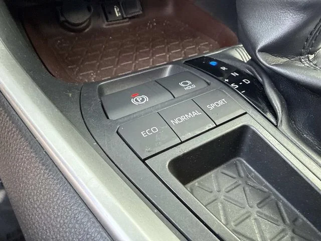 Used 2019  Toyota Limited image 34