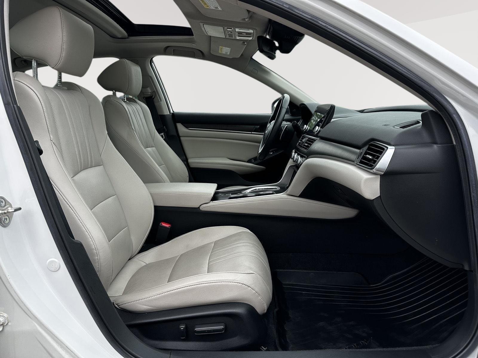 Used 2019 Platinum White Pearl Honda Touring image 25