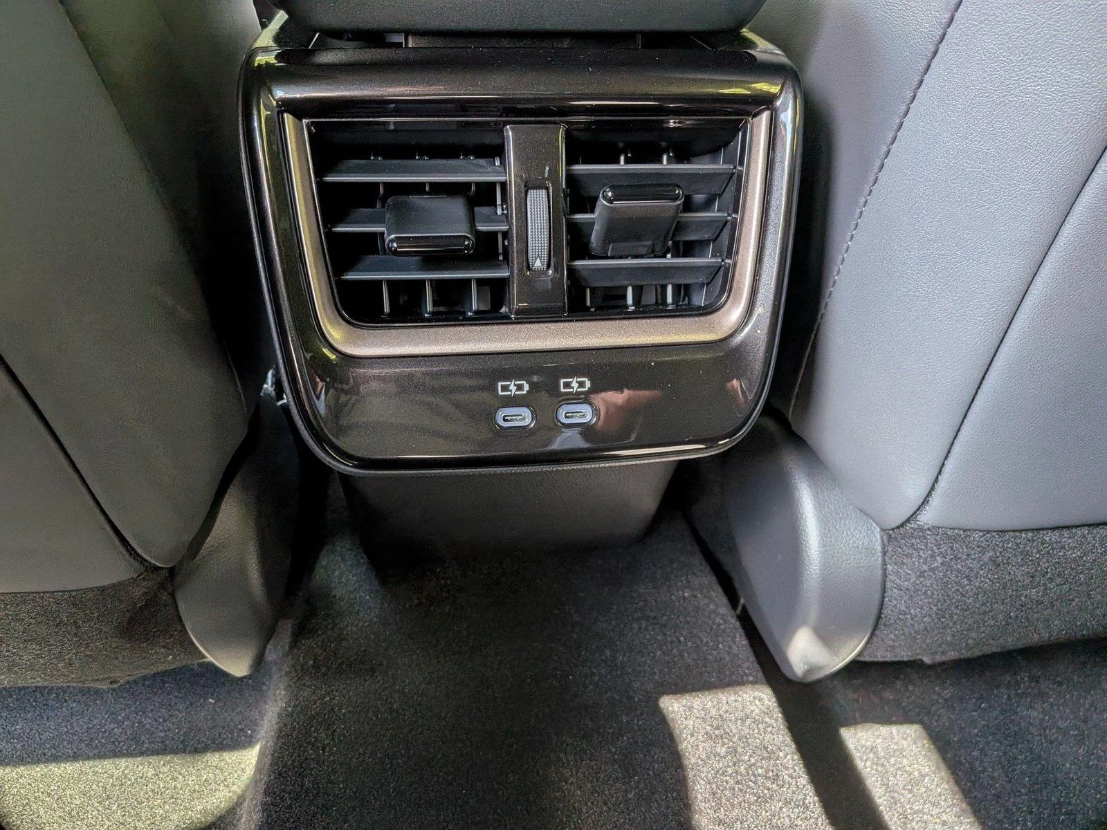 Used 2025 Oxygen White Toyota Limited image 30