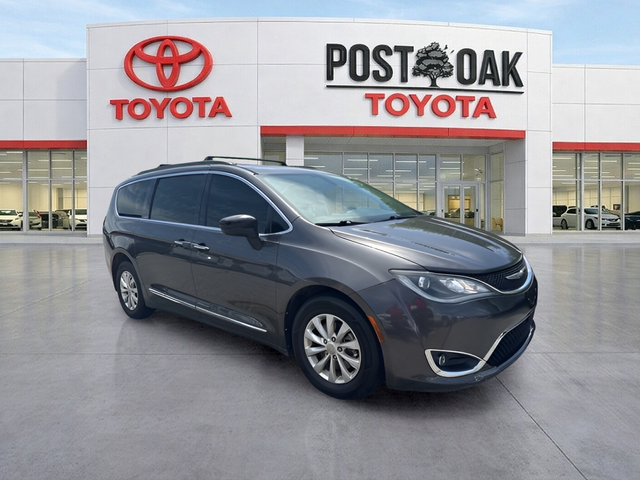 Used 2017 Chrysler Pacifica Touring-L with VIN 2C4RC1BG2HR753769 for sale in Midwest City, OK