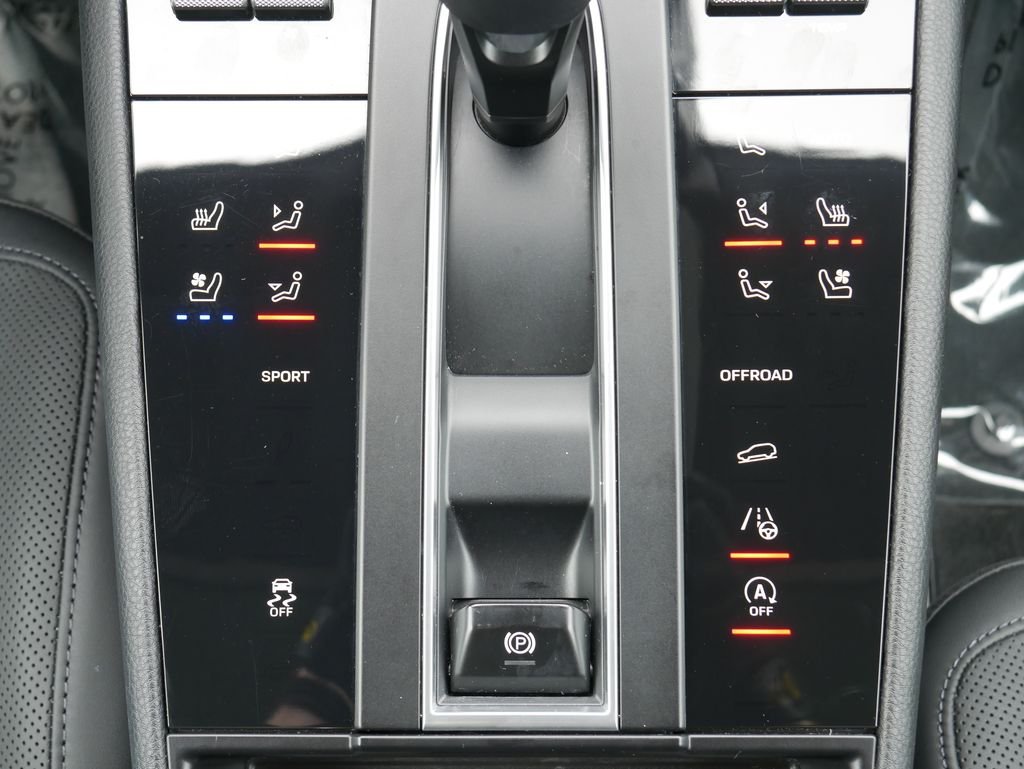 Used 2022 Silver Porsche Base image 25