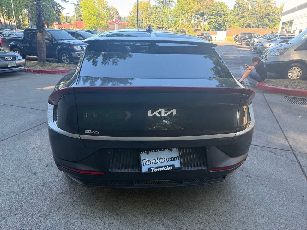 Used 2024 Interstellar Gray Kia Light image 4