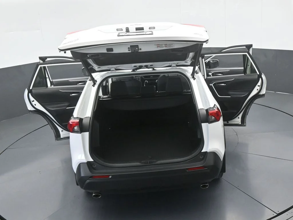 Used 2025 Ice Toyota XLE image 61