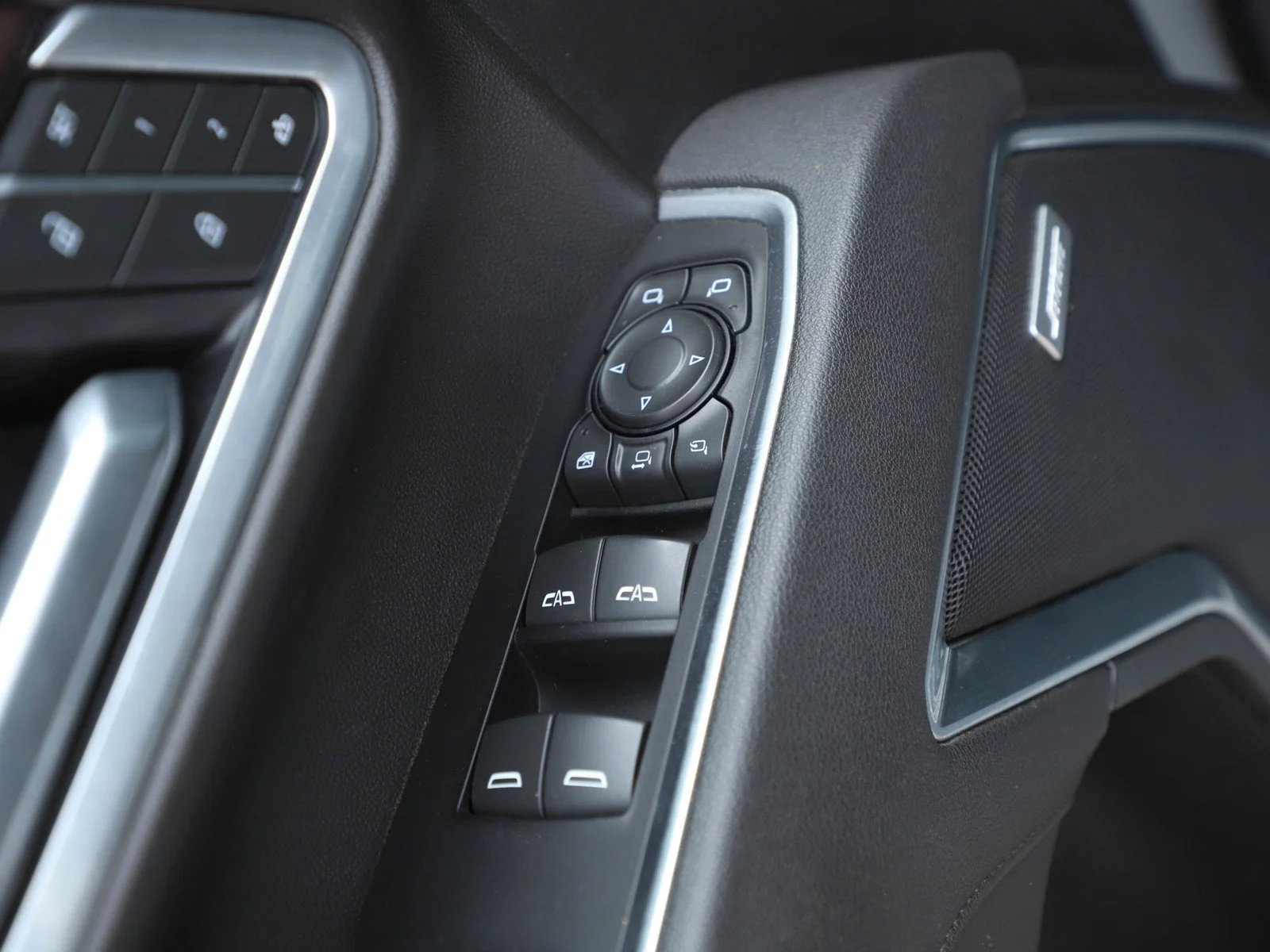 Used 2025 Sterling Metallic GMC SLT image 19