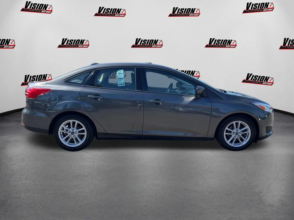 Used 2018 Gray Ford SE image 4