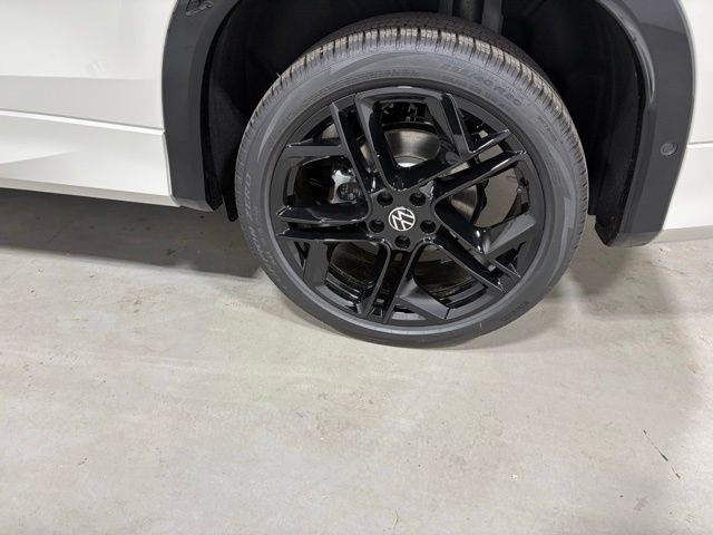 New 2026 Silver Volkswagen 2.0T SE R-Line Black image 8